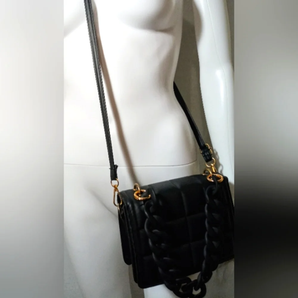 Black Quilted Crossbody Bag w/Detachable Straps - Picture 9 of 10